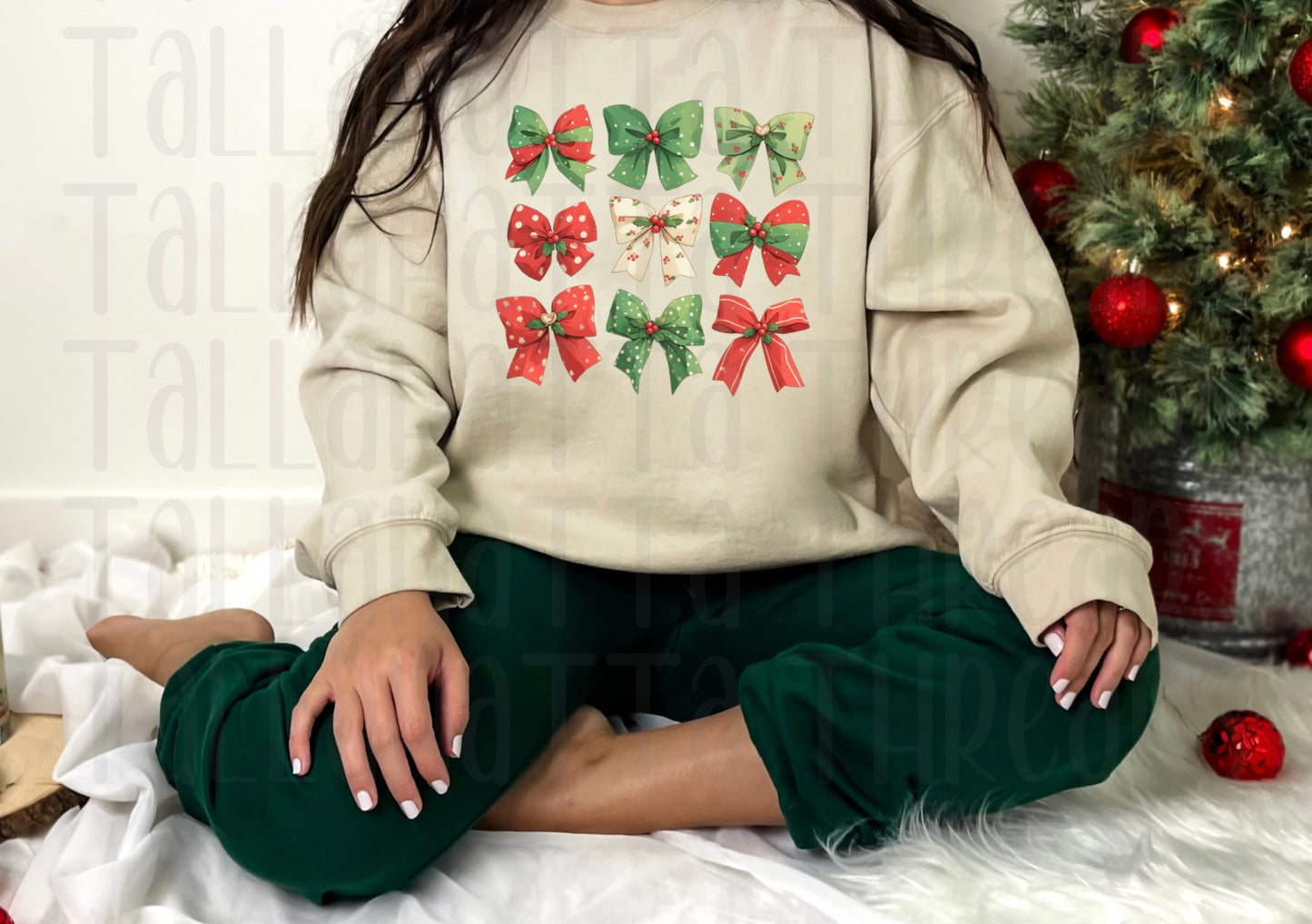 Christmas Bows | Sweatshirt & Tee | Tan