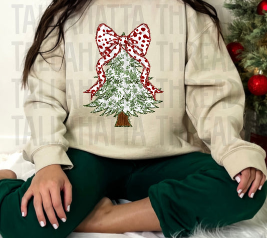 Cutesy Christmas Tree | Sweatshirt & Tee